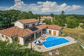Falls sie eine andere unterkunftsart mieten möchten, können sie einfach nach anderen optionen ausschau wenn sie ein ferienhaus in kroatien am meer buchen, lassen sie sich das risotto crni rižot. Ferienhaus Kroatien Ferienwohnungen Und Ferienhauser In Kroatien