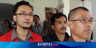 Ya allah ngeri bgt liat videonya sadis ga pny ahlak kasian liat korbannya smoga para pelaku mendpt ganjaran sesuai dng perbuatannya n si korban dlm kondisi baik2 aja. Redjoy Pasrah Divonis Dua Tahun