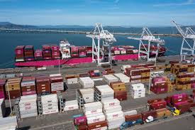 トランプ氏のホルムズ海峡封鎖、歴史的な海運危機むしろ深刻化