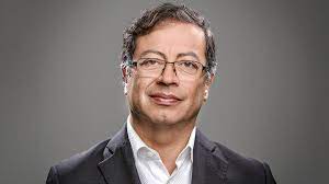 Horas más tarde, nuevamente el senador alertó. Gustavo Petro Supero La Covid 19 Y Llego Este Sabado A Colombia