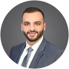 Julie Hollingshead's Instagram, Twitter & Facebook