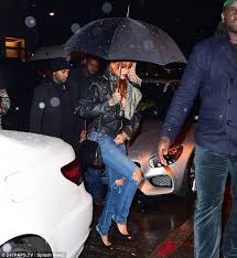 For the 2nd time this week, rihanna and soccer star karim benzema hit the same l.a. Rianna Popalas Vmeste S Karimom Benzema V Nyu Jorke