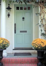 Comment La Porte D Entree Ouvre A L Abondance Choisir La Porte D Entree De L Habitation Du Entree Maison Porte Entree Maison Couleurs Exterieures De Maison