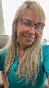 Quero muito compartilhar com vcs um sentimento meu…, Há quase 10 anos, me  mudei para os USA e não foi uma decisão fácil, muito pelo contrário. Sair  da zona de conforto é desafiador. Mas eu buscava a ...