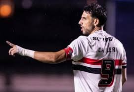 Jonathan Calleri no radar do River: oferta chega e clube avalia custos do atacante