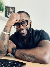 Rebecca Royer's Instagram, Twitter & Facebook