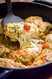 Must Try Chicken Pesto Roll Ups Stuffed With Cheese Juicy Tomatoes And Pesto Chicken Pesto Roll Ups Taste Like Fine Di Pesto Chicken Chicken Recipes Recipes