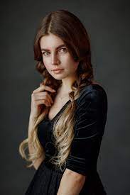 Female Studio Portrait Photography Fine Art Women Outfits Hairstyles And Posing Ideas Portrait Photography Studio Portrait Photography Portrait