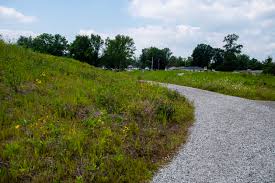 Fort Wayne opens cuts ribbon