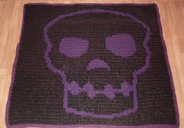 Shara lambeth has shared a skull motif patterns, plus several interesting ideas for using the motif. Crochet Skull Blanket