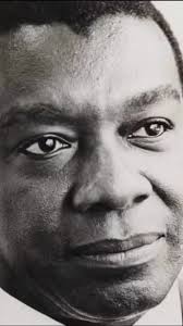 Há 99 anos nascia o professor Milton Santos!, 03 de maio de 1926. Hoje  celebramos um dos maiores pensadores brasileiros, referência mundial na  Geografia. Homem preto, baiano e brilhante, Milton Santos ...