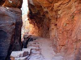 The East Rim Trail Through The Middle Of Echo Canyon Zion National Park Camping Zion National Park Pioneer Trail