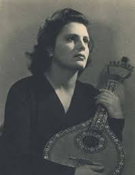 Perhaps i am not creative, but when i sing i create. Amalia Rodrigues Eine Unvergessliche Stimme Lisbon A Love Affair