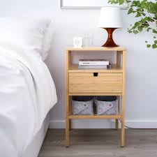 The proper height of a bedside table essentially comes down to personal preference, but there are industry standards that determine a typical height range. Prikrovatnye Tumby I Stoliki Kupit Nedorogo V Ikea Ikea Bedroom Night Stands Bedside Table Ikea Ikea Bedside