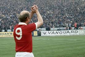 Leyenda del manchester united y la selección inglesa, el exfutbolista de 83 años sufre de la misma enfermad que tuvo su hermano jack. Bobby Charlton Was Simply One Of The Best Footballers Ever To Walk This Earth John Gibson Chronicle Live