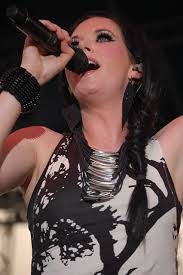 Shawna Thompson's Instagram, Twitter & Facebook