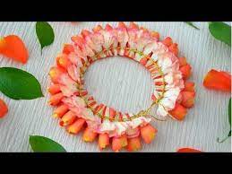 Rose With Carnation Jadai Veni Poo Jadai Bridal Veni Easy Method Youtube Flower Jewellery For Mehndi Flower Jewelry Designs Flower Garland Diy