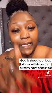 Evelyn Deloris (@iamevelyndrogers) • Instagram photos and videos