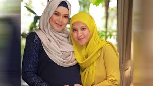 Sang suami bersyukur, siti nurhaliza dan sang bayi dalam keadaan sehat. Dato Siti Nurhaliza Cerai