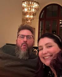 Highly recommend date night with your spouse. Dinner at the dining room of  the new RHIndy gallery was really good. The lobster roll and truffle fries  were amazing, and the butterscotch brûlée