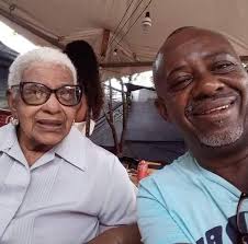 O Besiktas, da Turquia, demonstrou interesse na contratação do  lateral-direito Matheuzinho. No entanto, o Corinthians não tem intenção de  negociá-lo neste momento e só aceitaria abrir conversas por uma oferta de,  no