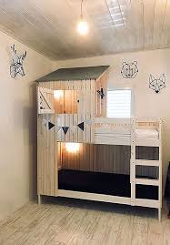 Ein Holzhaus Auf Ikea Mydal Bett Auf Kinderbett Haus Kinderschlafzimmer Kinder Zimmer