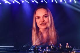 Gada pasaules čempionātā junioriem stafetē izcīnīja bronzas medaļu. Linn Svahn Arets Kvinnliga Idrottare Pa Idrottsgalan Langd Se