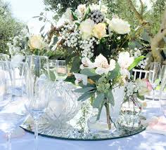 Centerpiece Mal Anders Die Dekoration Wird Auf Einer Runden Spiegelplatte Angerichtet Tischdeko Hochzeit Hochzeit Deko Hochzeitsdekoration