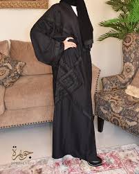 عباية بقماش قطني مزينة من جانب واحد بأشكال هندسية من قماش الستان مع شك يزيدها جمالا آخاذا رقم الموديل 1145 السعر بعد الخصم 273 ريال متجر Fashion Robe