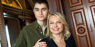 The granddaughter of legendary swedish actor olof widgren and the daughter of hans bergström. Helena Bergstrom Det Kokar Nu Hallandsposten