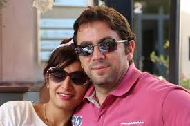 المخرجة رشا هشام شربتجي مع زوجها تمّام👨‍❤️‍💋‍👨 يُذكر أن تمّام هو أخ  الممثلة سوزان نجم الدين