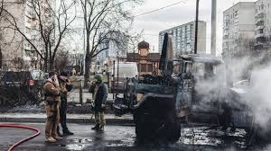 En la tercera jornada de la ofensiva rusa en ucrania, los ataques han acorralado el corazón de kiev. Pb2mrsrzipgi8m