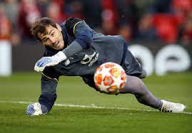 This statistic shows the achievements of karriereende player iker casillas. Torhuter Nicht In Lebensgefahr Iker Casillas Erleidet Herzinfarkt Sport Tagesspiegel