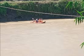 Nama bayi laki laki bulan juni misalnya junianto yang berarti lahir di bulan juni dengan selamat. Cari Ikan Di Sungai Kalibening Dumpoh Warga Magelang Hanyut