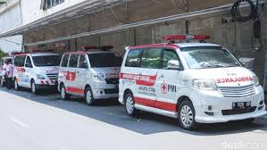 Di dalam mobil ambulans ada tempat tidur untuk orang sakit. Dari Set Bedah Sampai Obat Berikut Kelengkapan Medis Di Mobil Ambulans