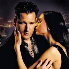 Sie hat noch 2 jüngere schwestern welche auf die namen viktoria und natalie bosbach hören. Caroline Bosbach Posierte Fur Michael Wendlers Cd Cover Stern De