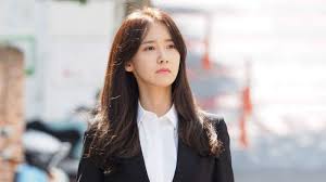Im Yoon-ah flirtatious look in K-drama
