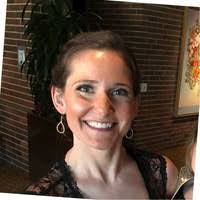 Elizabeth Moe's Instagram, Twitter & Facebook