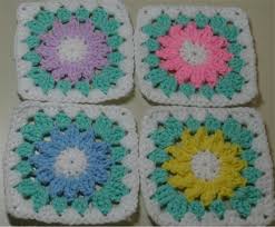 Previously i shared kristyn's free pattern for the leaves granny square and this is the next pattern square in her series of a year of granny square the apple granny square features an apple center with a solid color or you can mix it up for a fun center, and leaf and stem. Simple Daisy Granny Square Pattern Free Pattern Creative Grandma