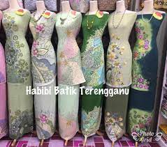 Temukan pin ini dan lainnya di batik oleh tamah. Tema Hijau Habibi Batik Terengganu Facebook