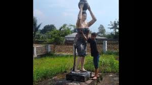 Dm g tanpo biso nyanding aku mung biso nyawang am f tumetes eluhku mbrebes dm c am saktenane aku. Chord Wuyungku Ngelayung Negoro Ing Awang Awang Jokowi Berada Di Awang Awang Budiman Sudjatmiko Prabowo Kucing Angora Konfrontasi Hartlagegrologrolo