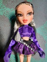 Nunca fui muy fan de la ropa de las muñecas Rock Angelz; ¡pero hace poco  pude hacerme con una Jade OG! Hoy la he reestilizado ✨ ¡Me encanta esta  muñeca un montón! :