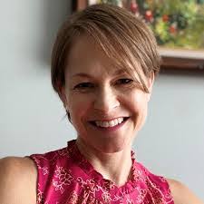 Lisa Dowell's Instagram, Twitter & Facebook