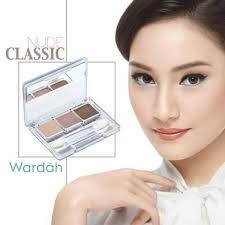 Produk highlighting (yang berisi topi highlighting dan pengait) Ingin Wajah Glowing Kamu Bisa Pakai Highlighter Wardah Eyexpert Eyeshadow Classic Lho