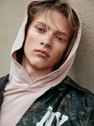Léon Wall By Fredrik Wannersetdt Vanity Teen 虚荣青年 Lifestyle & New Faces  Magazine