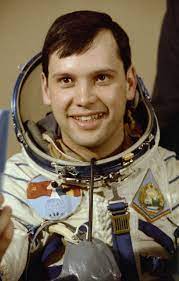 Exclusiv românia trimite al doilea astronaut în spaţiu? Dumitru Prunariu Despre Urmatorul Roman Trimis In Spatiu Cum Se Decide Cine Pleaca Mobile