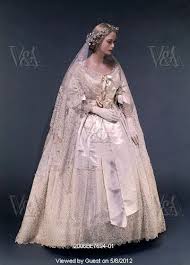 She started the white wedding gown tradition that remains today. Pin On 1800 S Civil War Victorian Clothing
