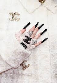 Indeed recently is being hunted by users around us, perhaps one of you personally. Tendencias En Manicura Y Unas Decoradas Para Primavera Verano 2020