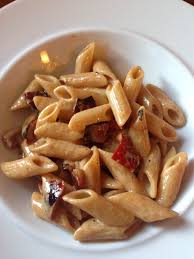 Il mio stomaco tollera benissimo le adorabili falde gialle e rosse quindi il rischio è dato da ingordigia pura. Pasta Ai Peperoni Panna E Aceto Balsamico Cuciniamo