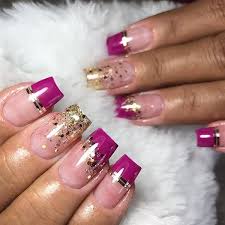 O adesivo de flores decora a filha única. Unhas Encapsuladas Decoradas 2020 Ideias